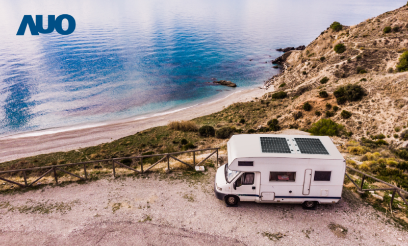 「可撓輕量化太陽光電板SunCurva」使用輕量特殊耐候型複合板取代傳統太陽能板的玻璃前板，不僅降低70%重量，每米平方僅3Kg；具有抗衝擊性能及通過電磁相容性測試，可應用於交通運輸工具，如露營車、遊艇等